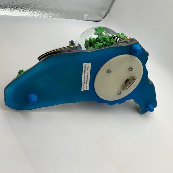 RARE Disney Mickey & Minnie 'Good Old Summertime' Musical Snowglobe' - Picture 14 of 17